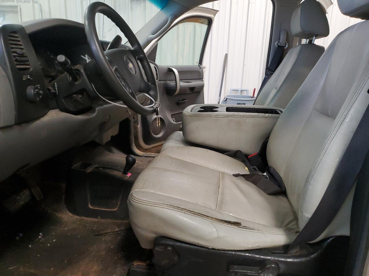 2007 Chevrolet Silverado - Image 7