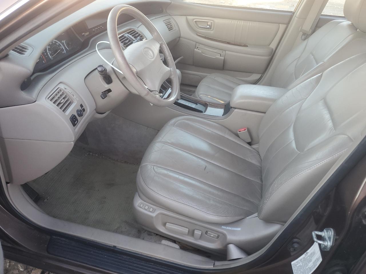 2000 Toyota Avalon - Image 7