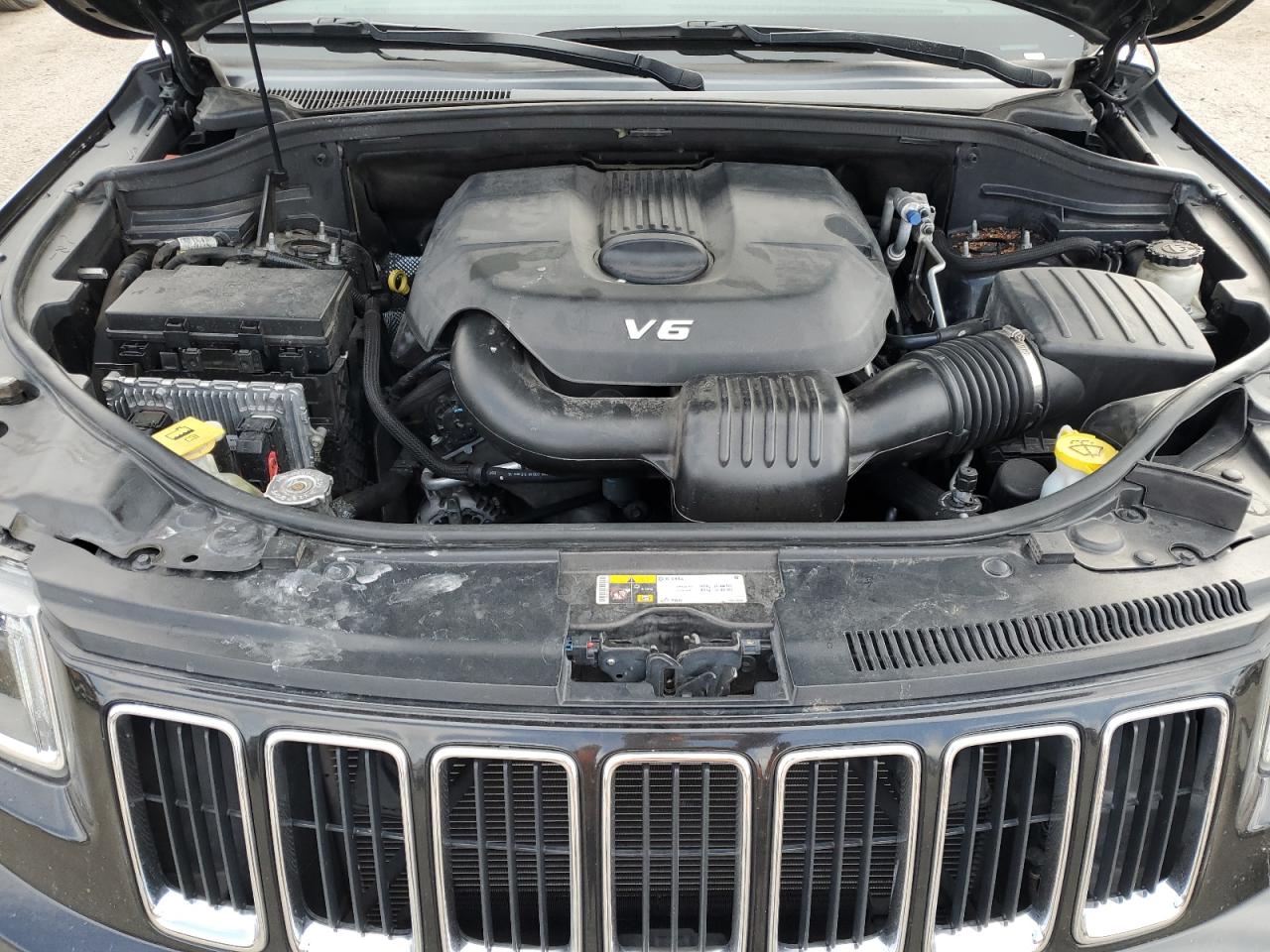 2014 Jeep Grand Cherokee - Image 12