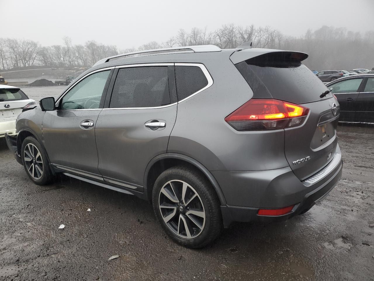 2018 Nissan Rogue - Image 2