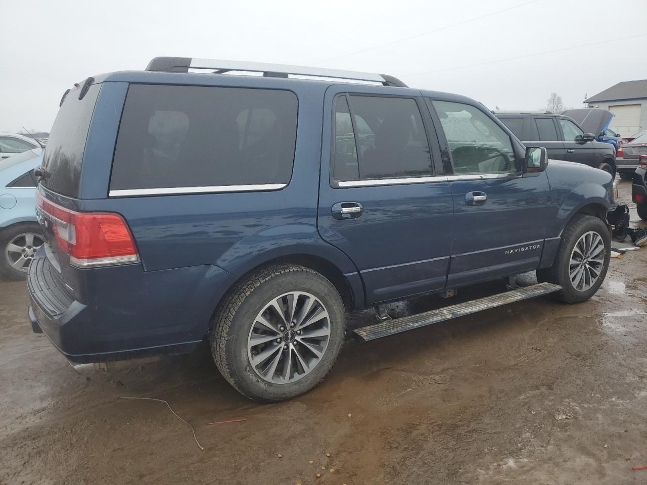 2016 Lincoln Navigator - Image 3