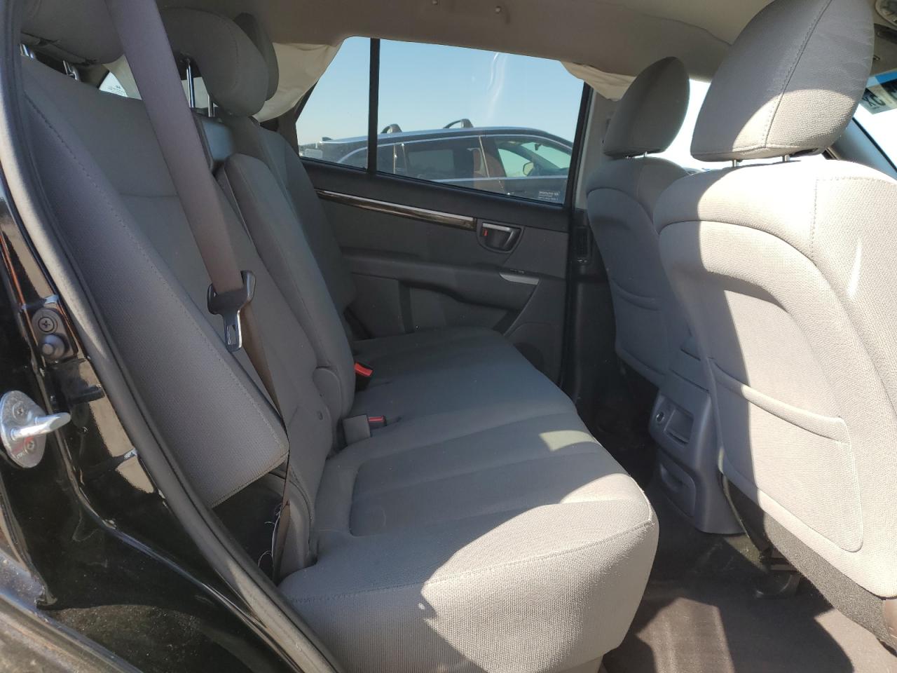 2012 Hyundai Santa Fe - Image 11