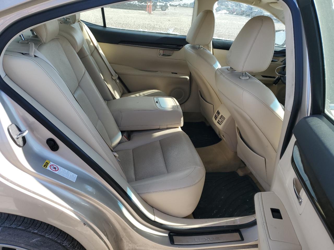 2014 Lexus ES - Image 10