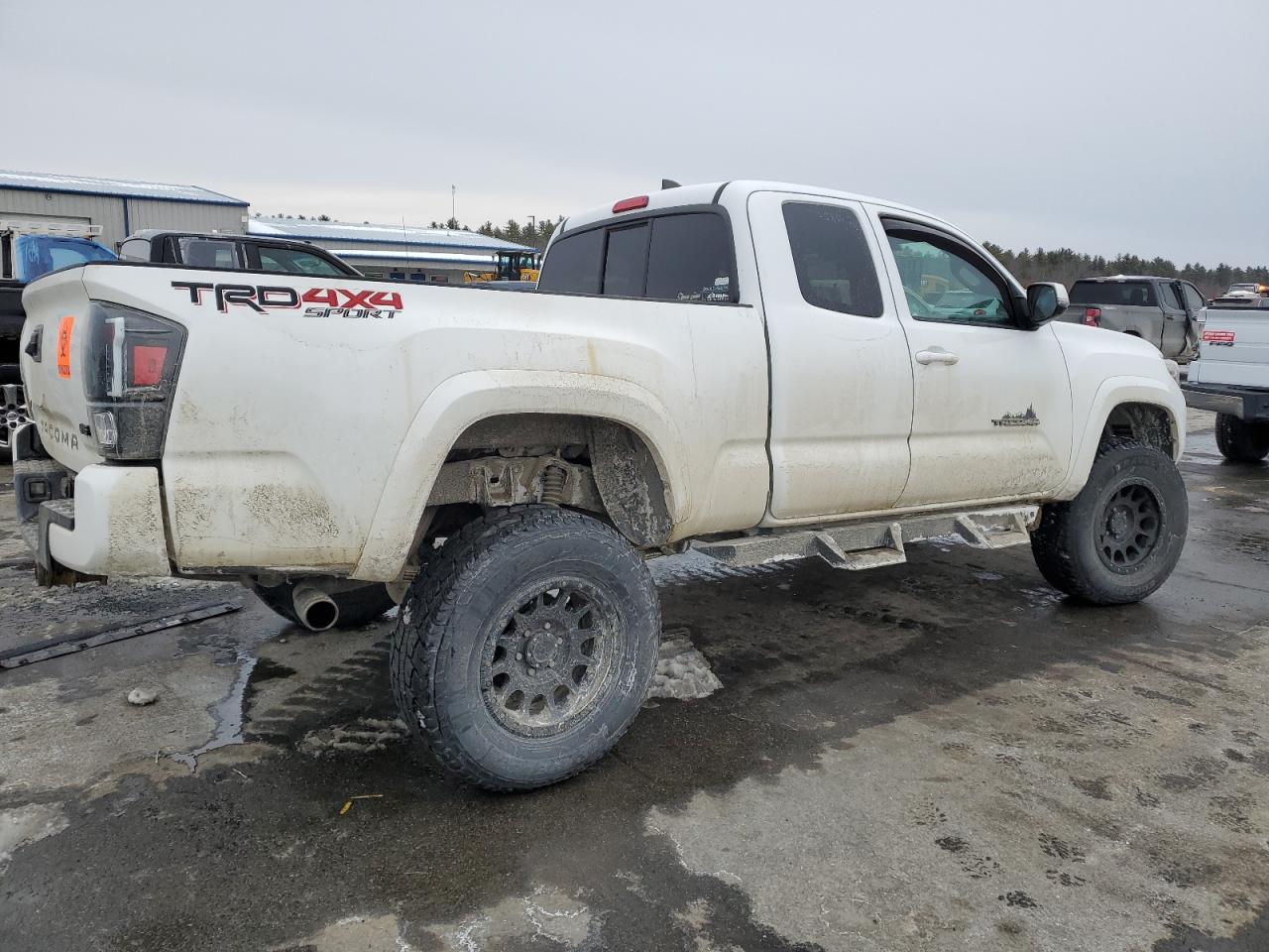 2016 Toyota Tacoma - Image 3