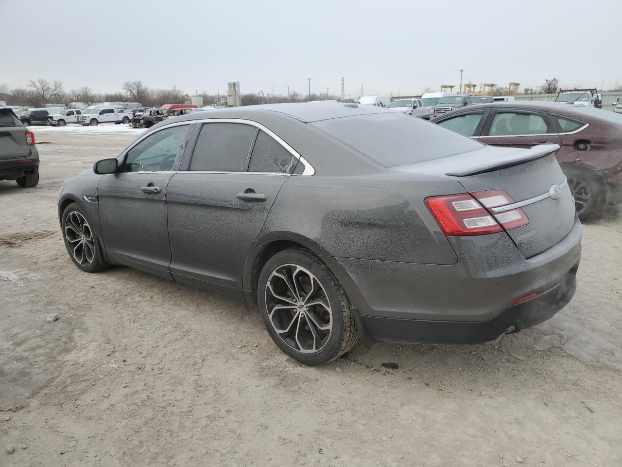 2015 Ford Taurus - Image 2