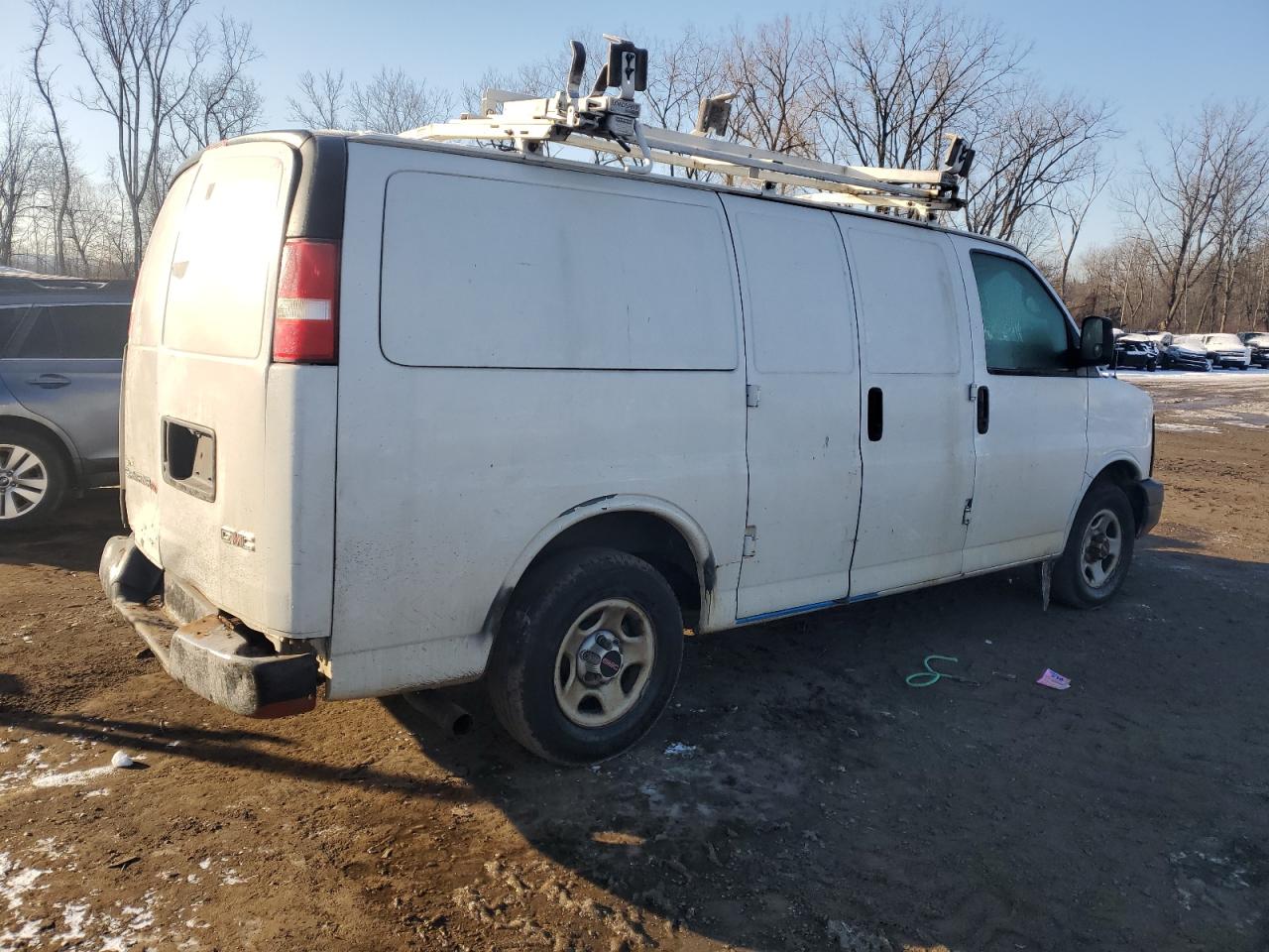 2007 GMC Savana - Image 3