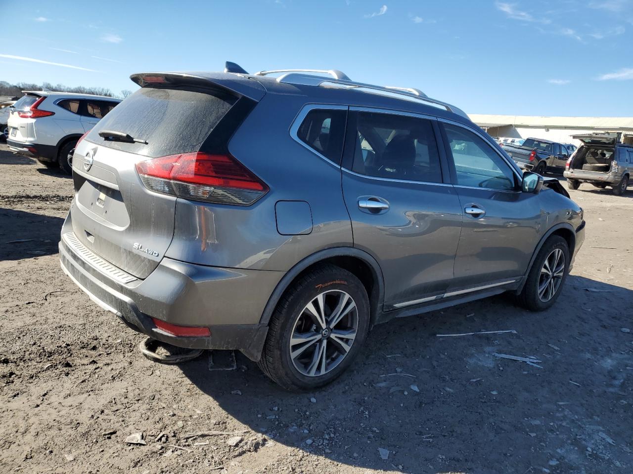 2017 Nissan Rogue - Image 3