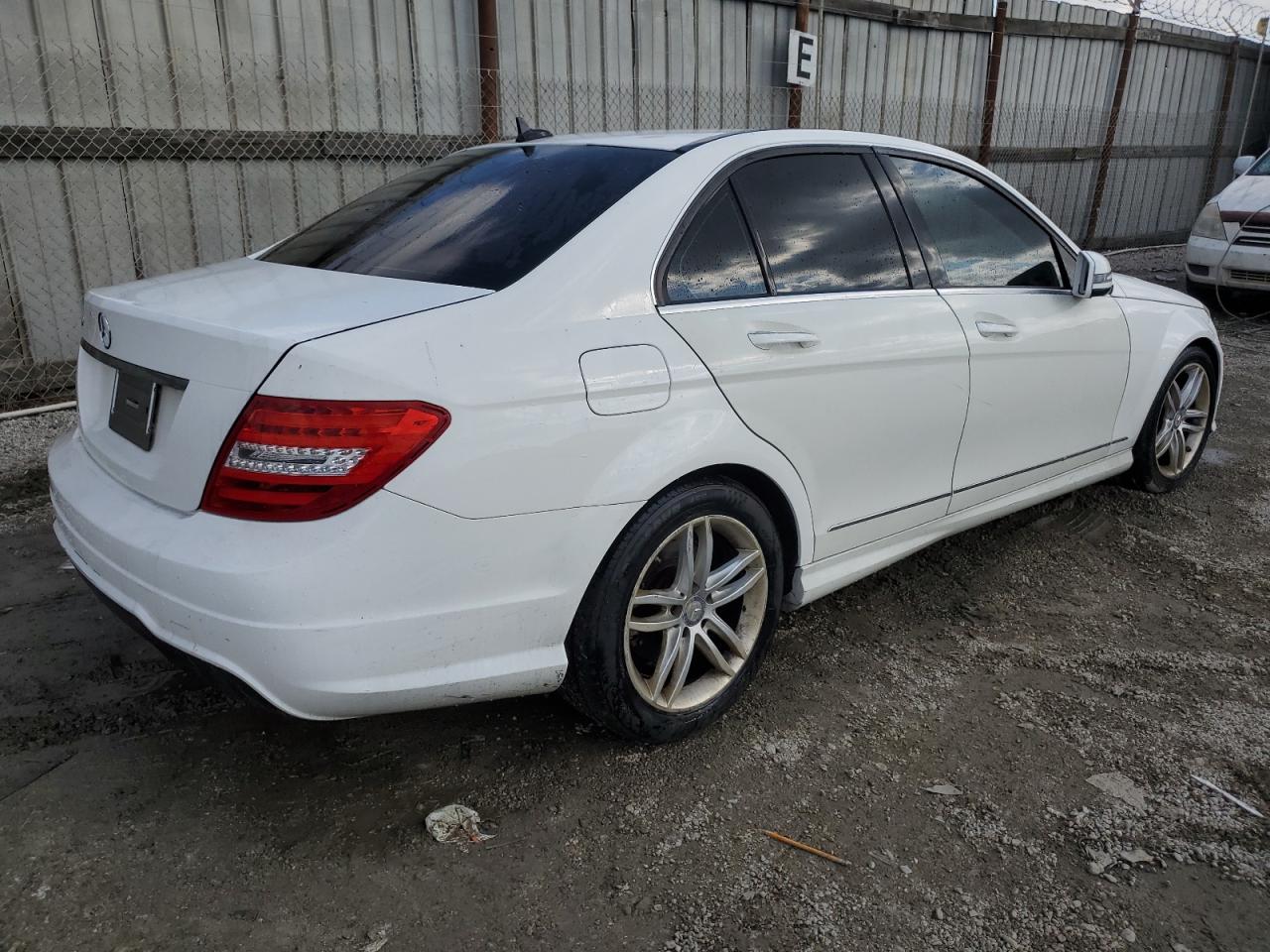 2014 Mercedes-Benz C-klasse - Image 3