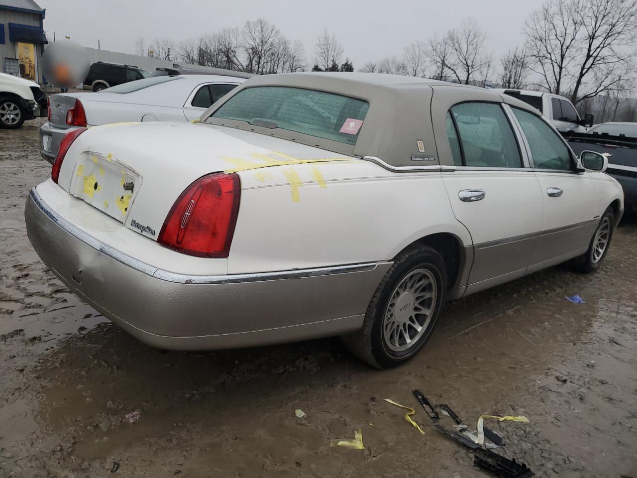 2000 Lincoln Town Car - Image 3