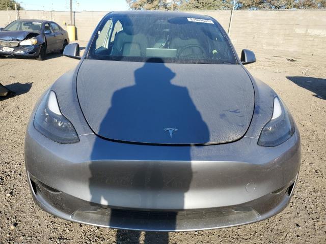  TESLA MODEL Y 2024 Srebrny