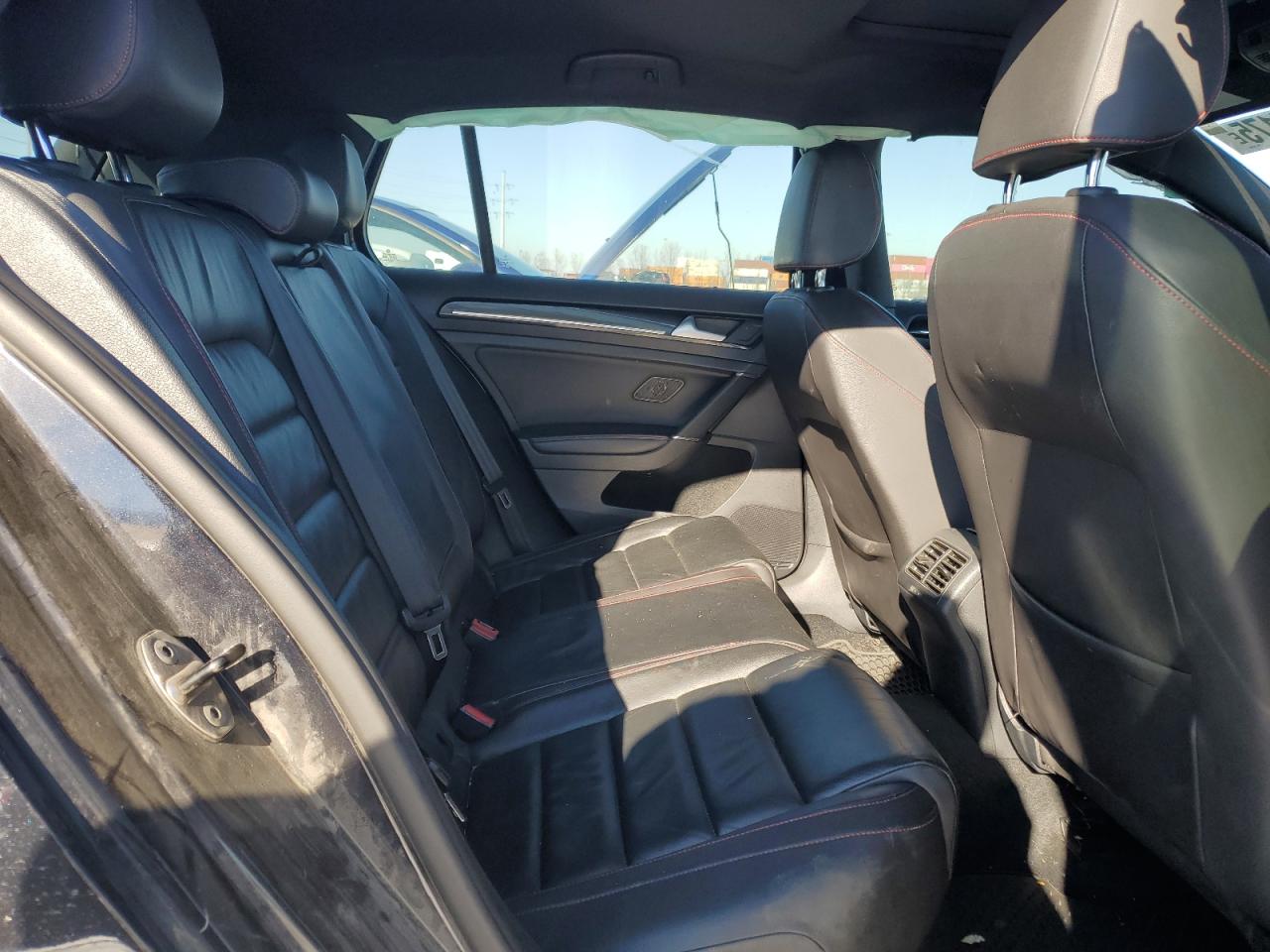 2015 Volkswagen GTI - Image 10
