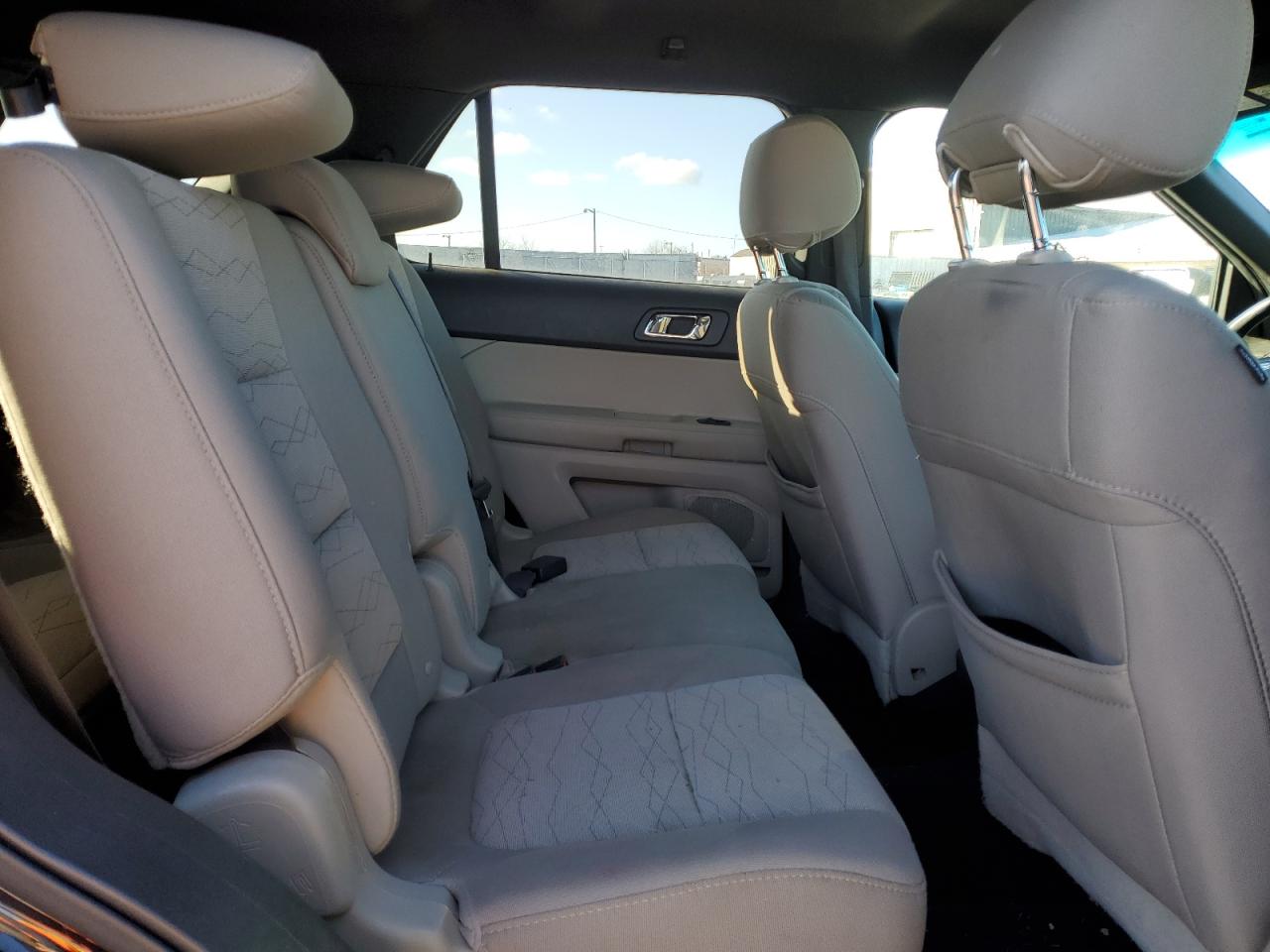 2015 Ford Explorer - Image 11