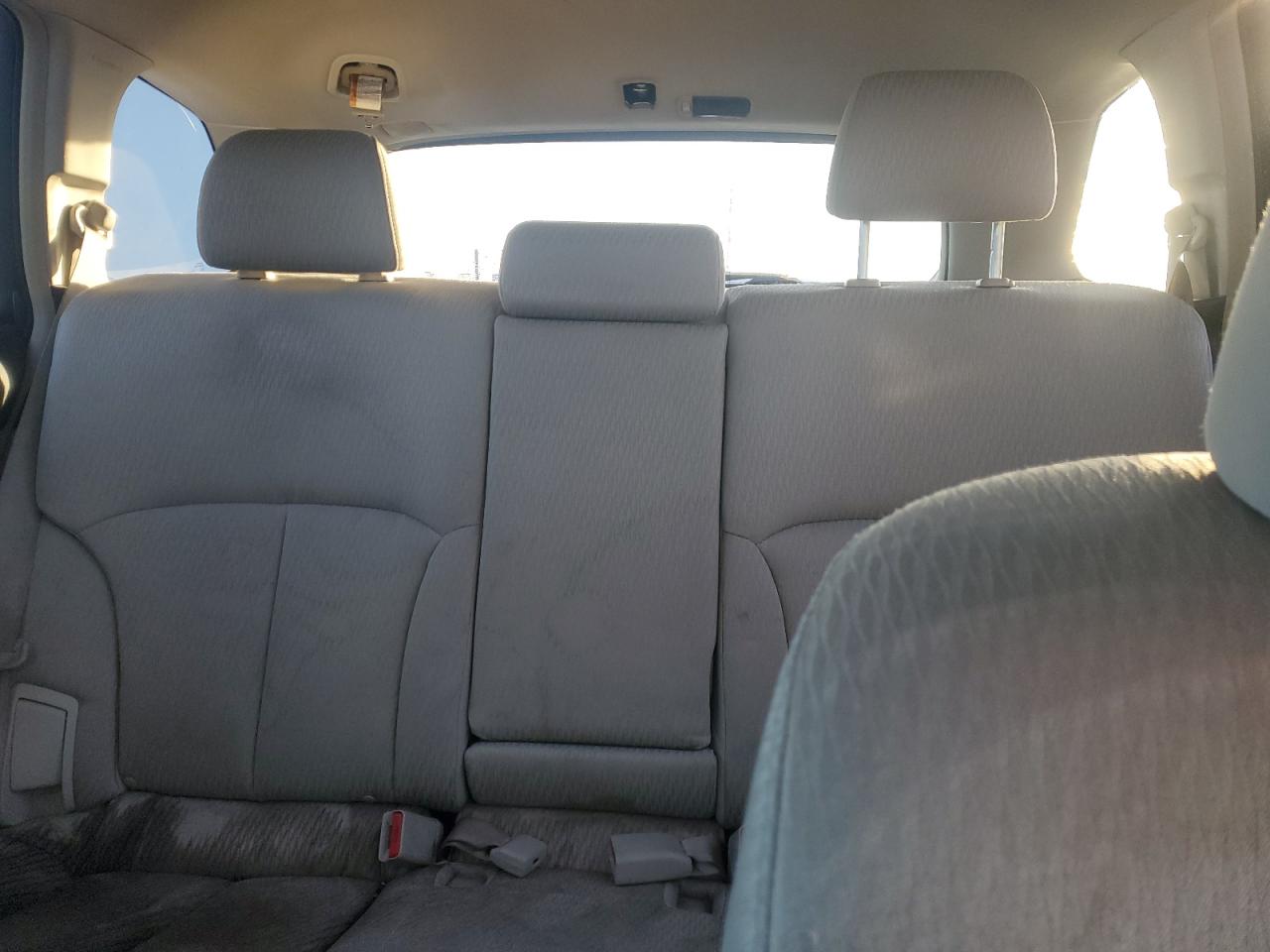 2010 Subaru Outback - Image 10