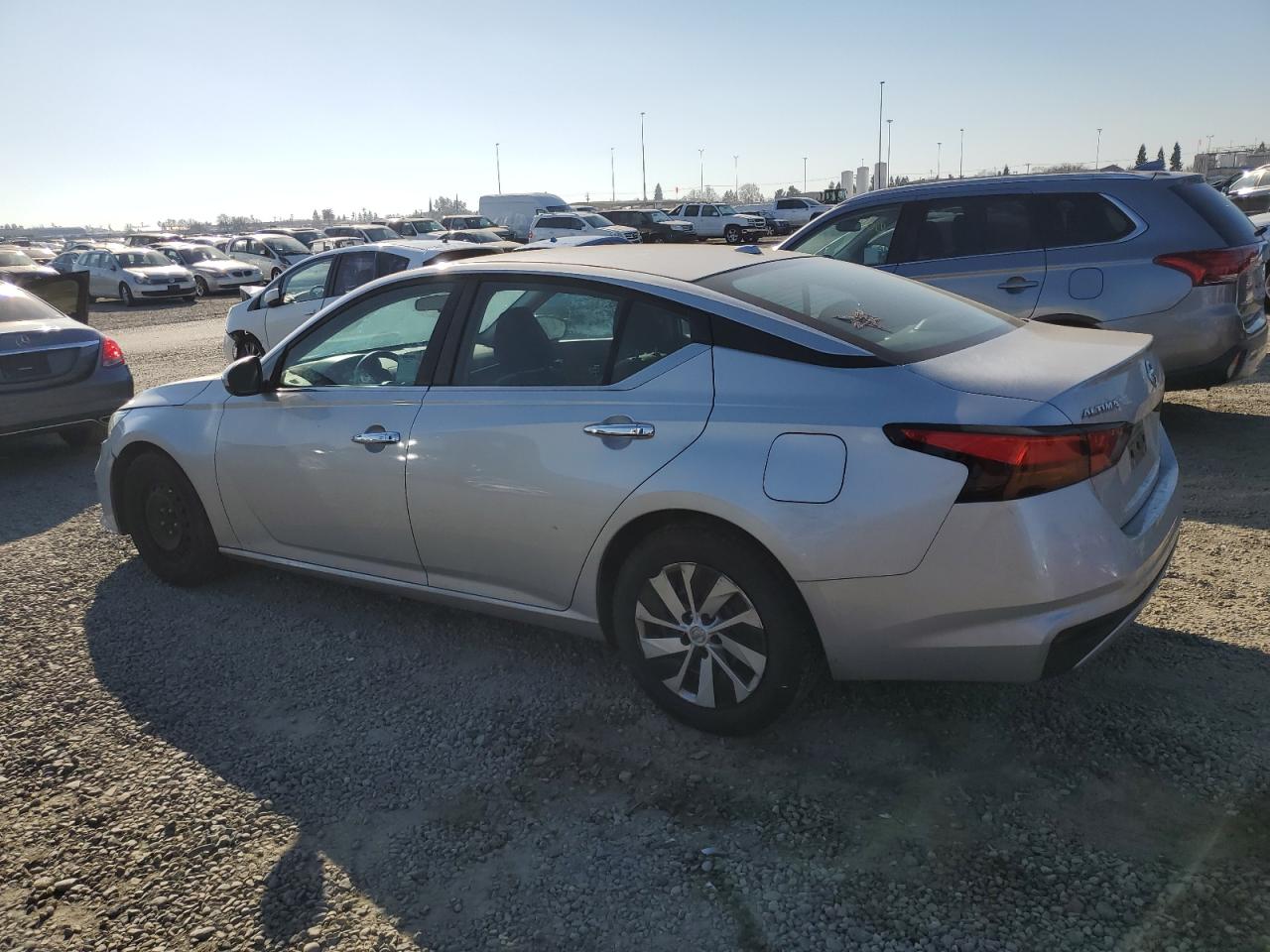 2019 Nissan Altima - Image 2