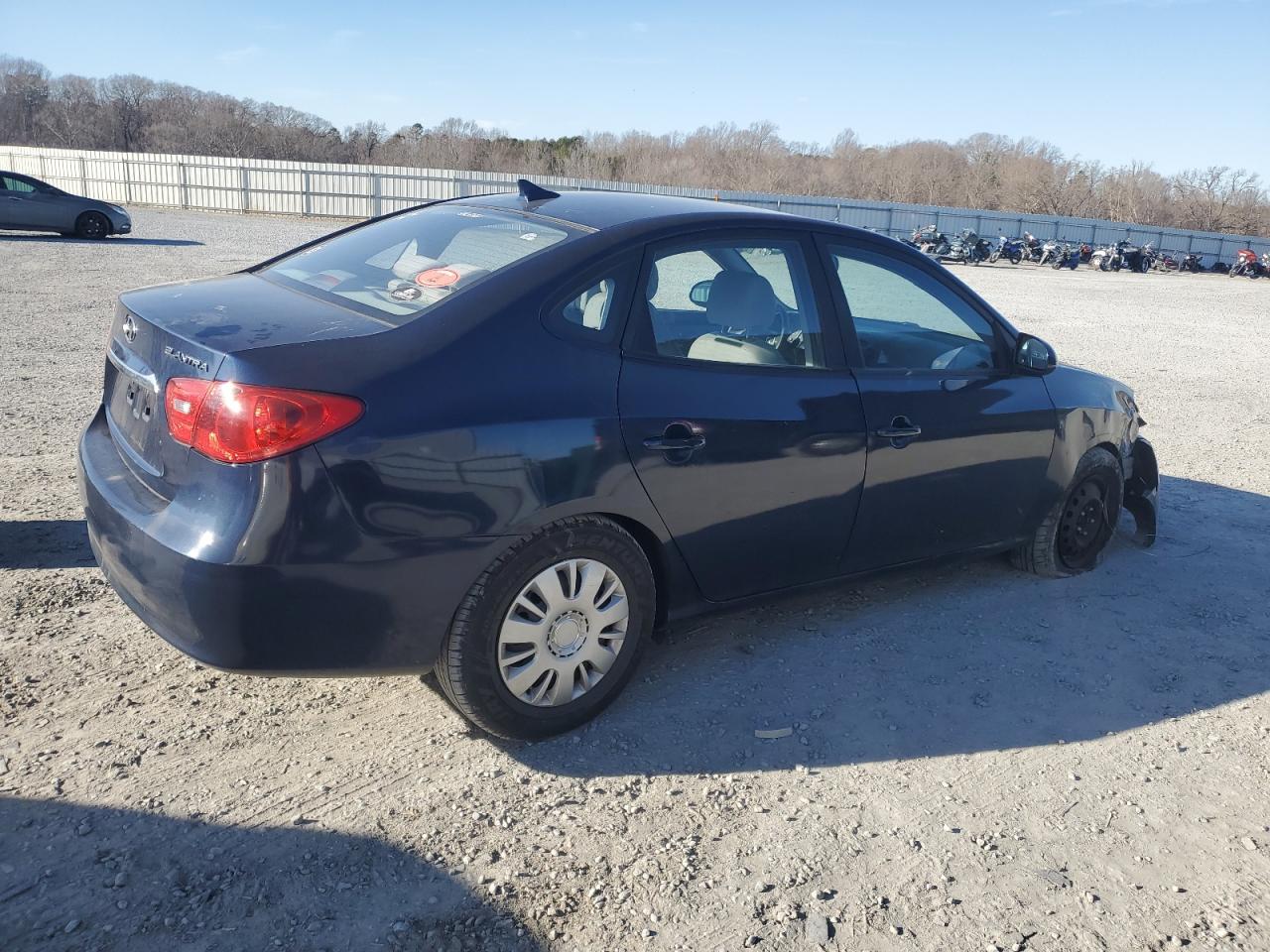 2010 Hyundai Elantra - Image 3