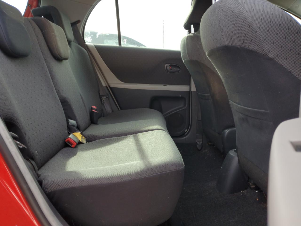 2010 Toyota Yaris - Image 11