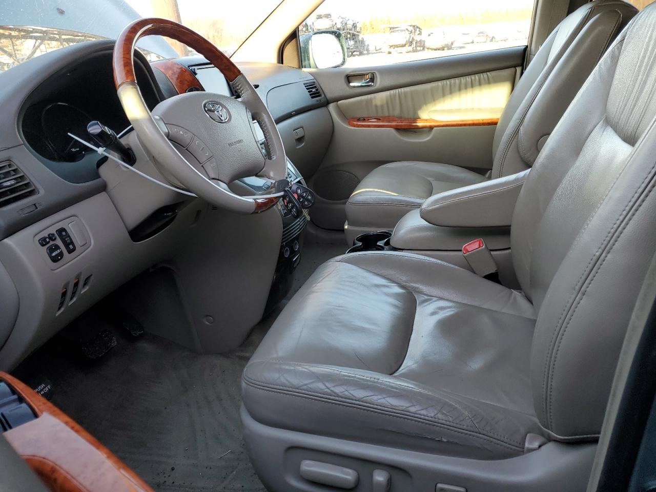 2008 Toyota Sienna - Image 7