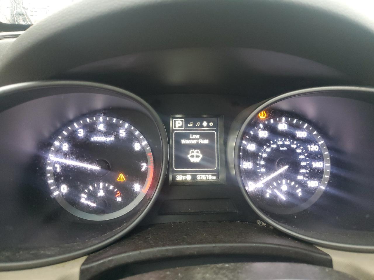 2017 Hyundai Santa Fe - Image 9