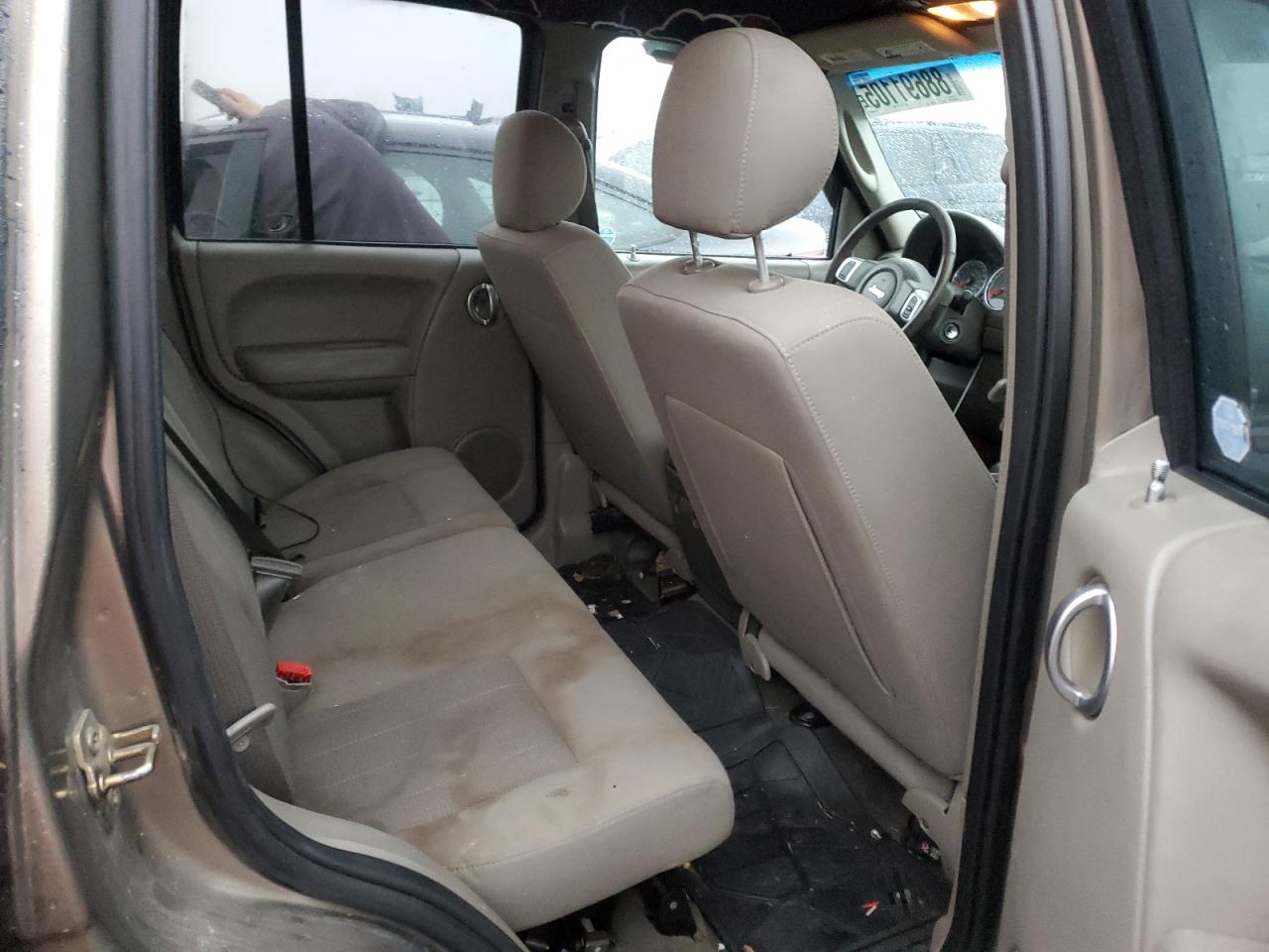 2005 Jeep Liberty (North America) - Image 11