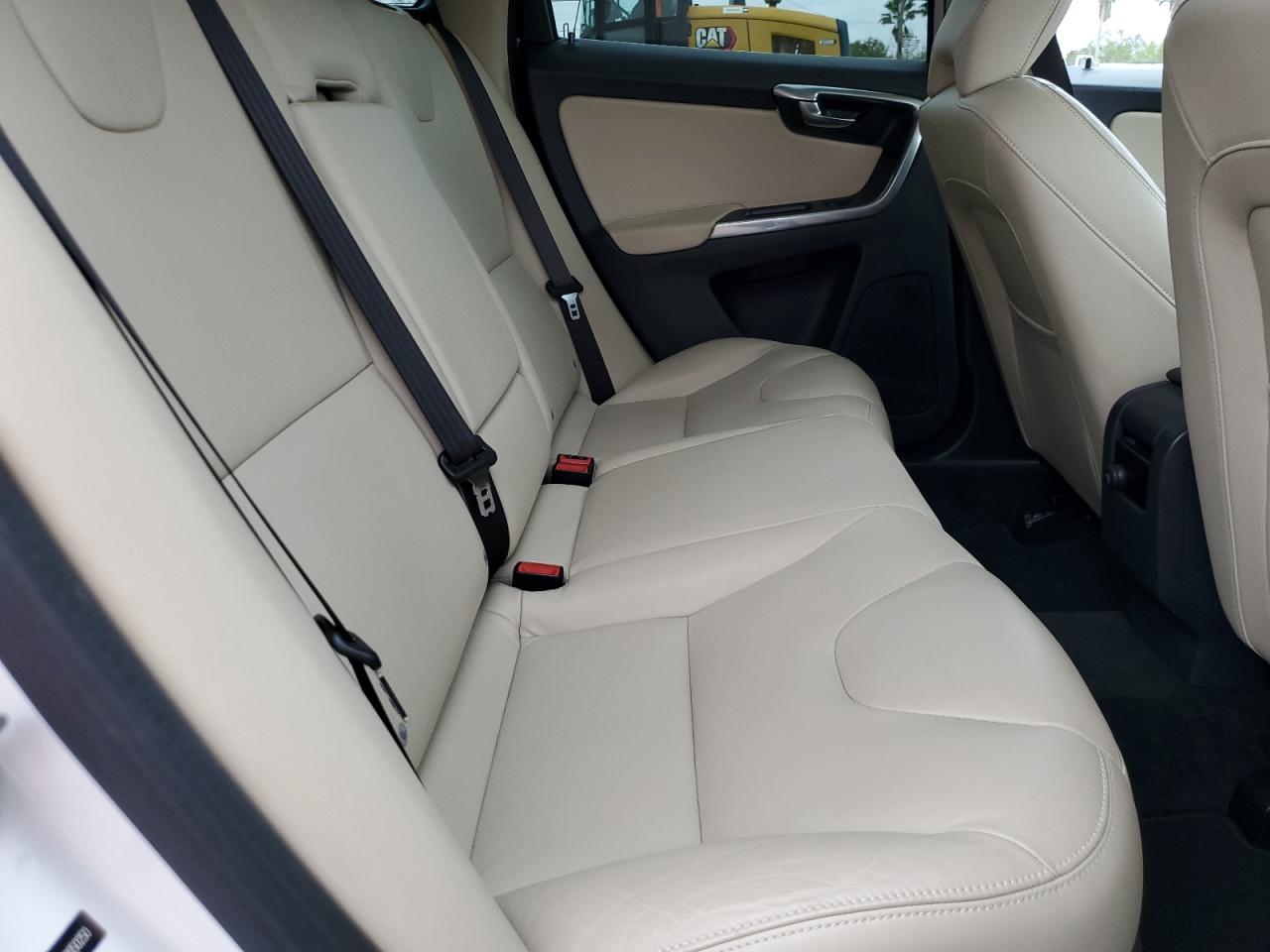 2016 Volvo XC60 - Image 11