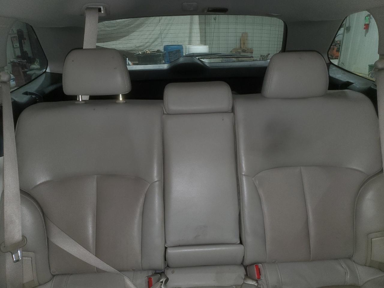 2010 Subaru Outback - Image 10