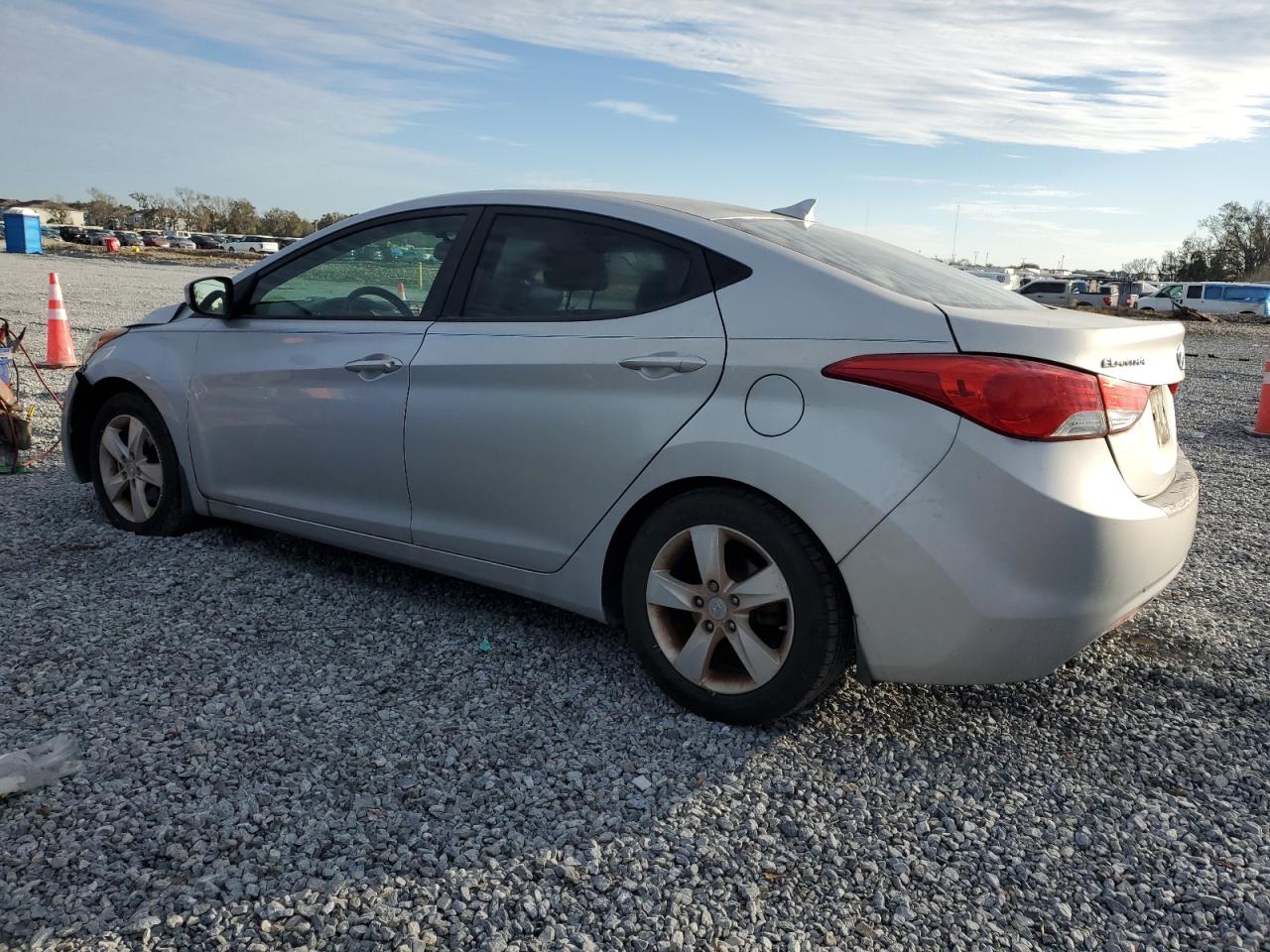 VIN 5NPDH4AE2DH268519 2013 HYUNDAI ELANTRA no.2