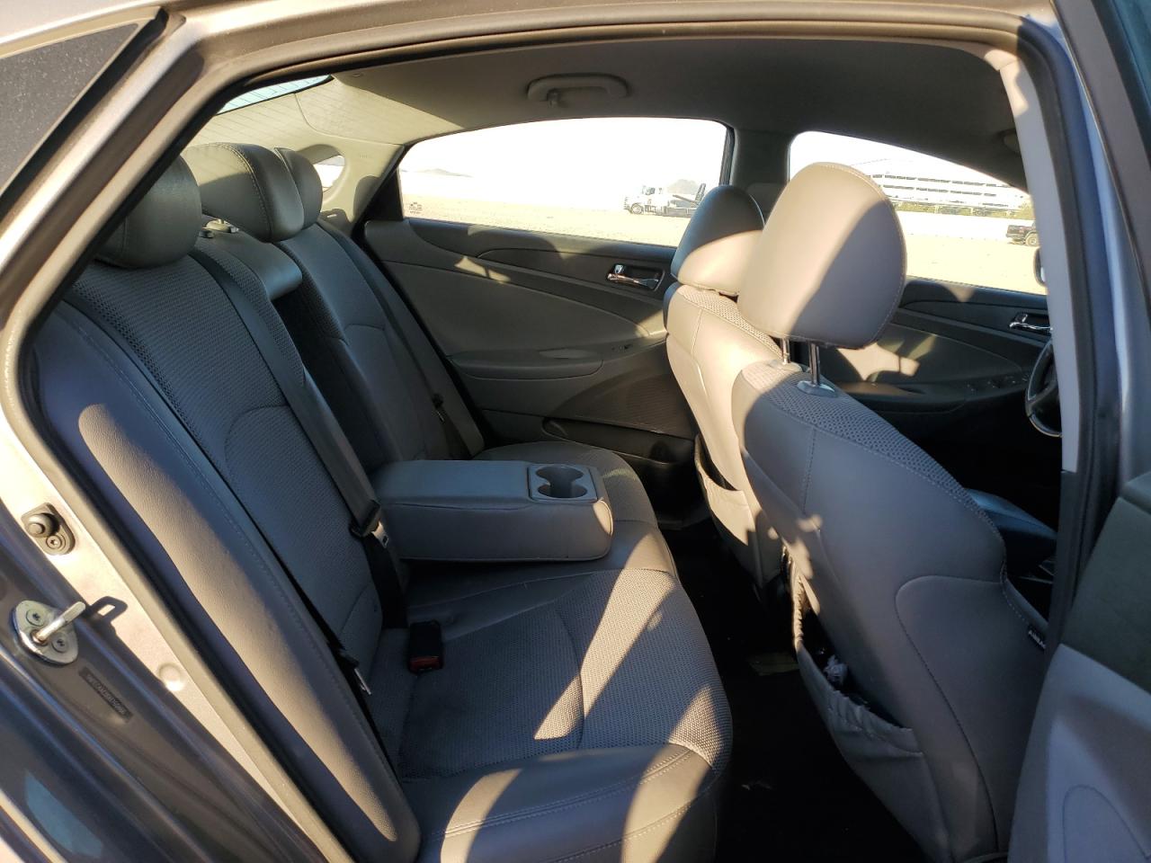 2013 Hyundai Sonata - Image 10