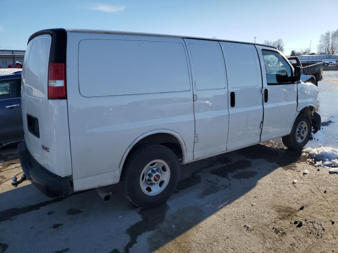 2015 GMC Savana - Image 3