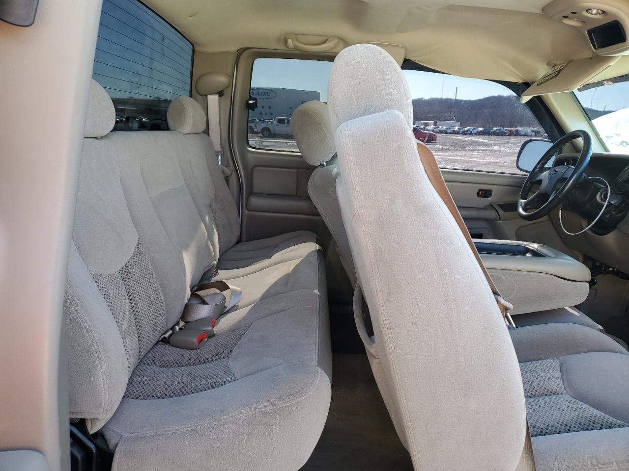2004 Chevrolet Silverado - Image 11
