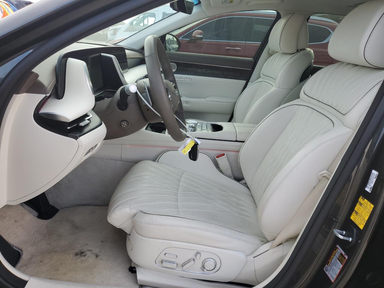 2023 Genesis G90 - Image 7