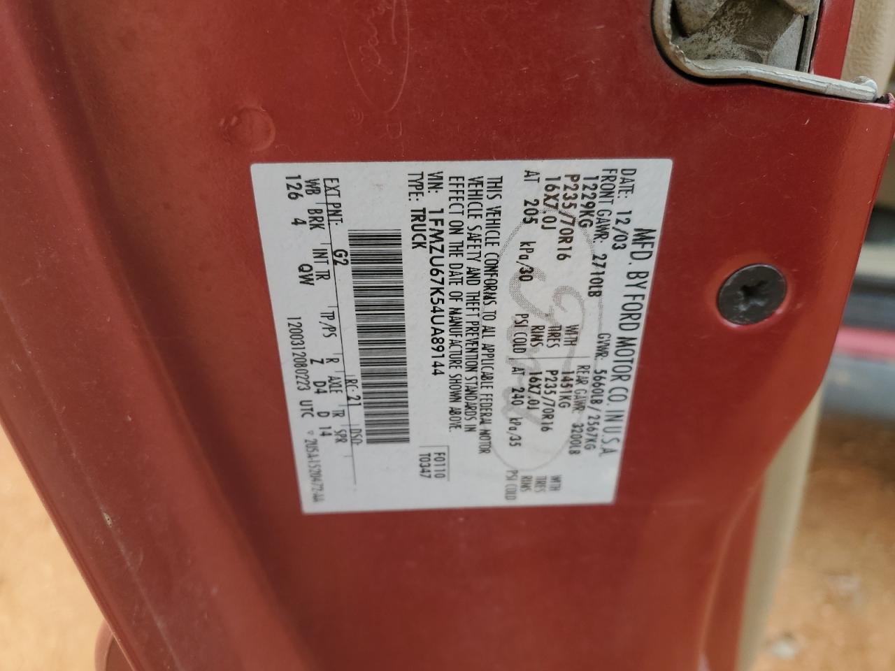 2004 Ford Explorer - Image 13