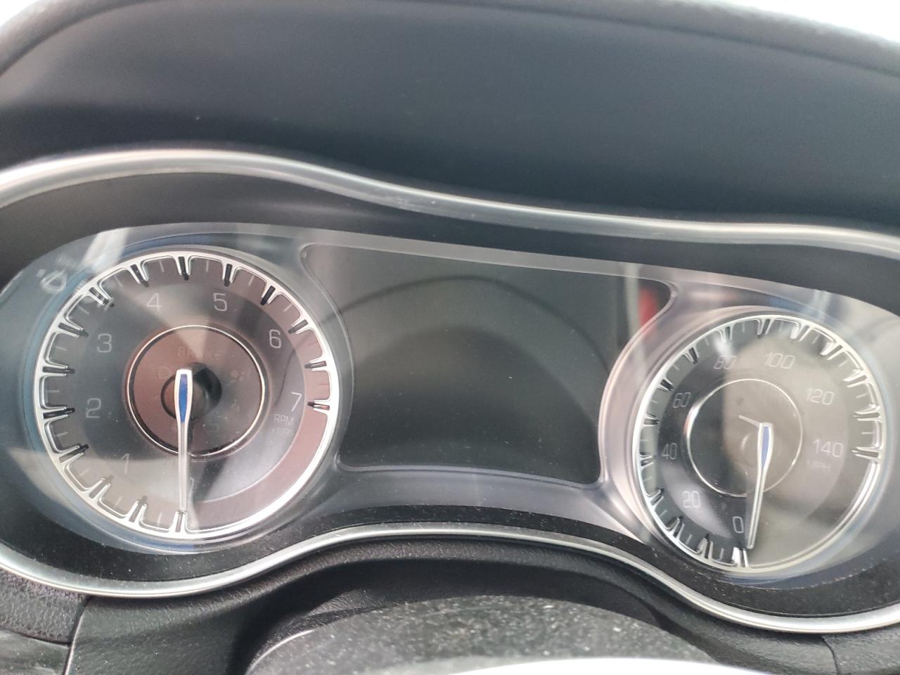 2018 Chrysler 300 - Image 9