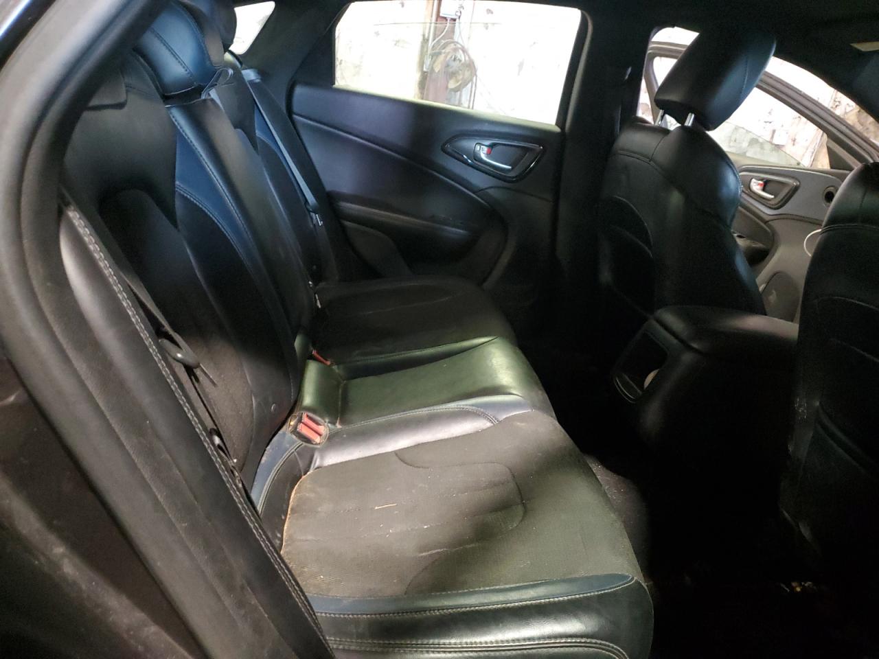 2015 Chrysler 200 - Image 10