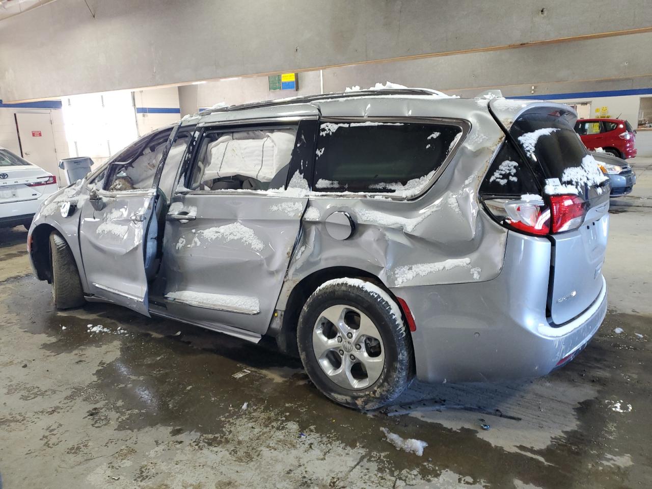 2018 Chrysler Pacifica - Image 2