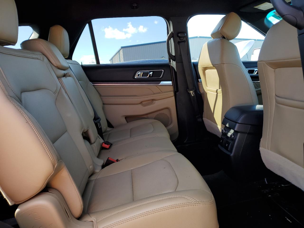 2016 Ford Explorer - Image 11