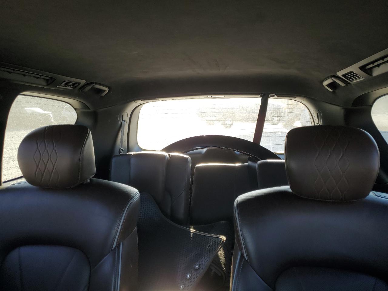 2015 Infiniti QX80 - Image 10
