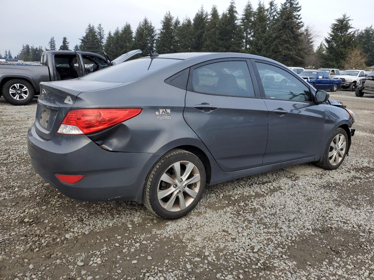 2013 Hyundai Accent - Image 3
