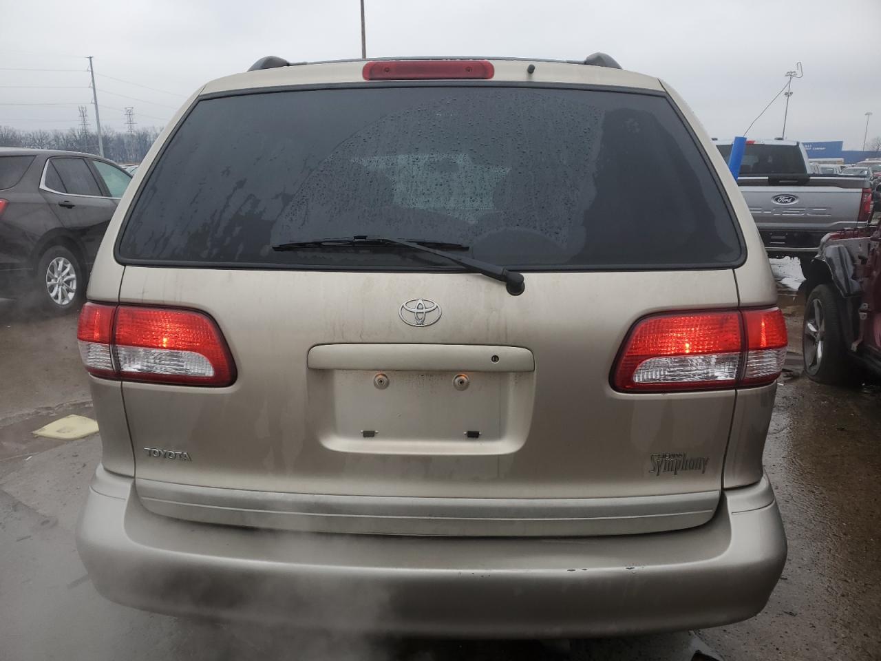 2002 Toyota Sienna - Image 6