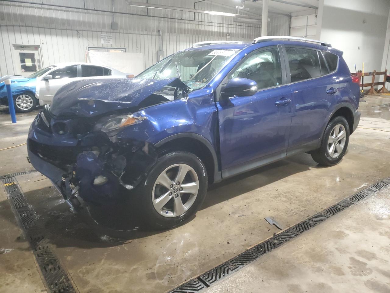 VIN 2T3RFREV4FW252448 2015 TOYOTA RAV4 no.1