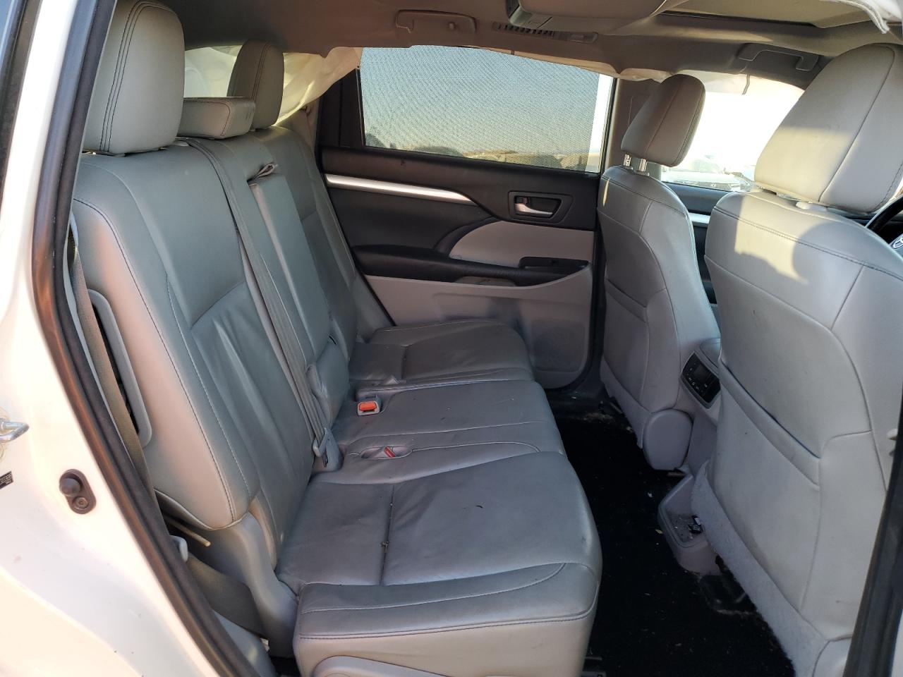 2014 Toyota Highlander - Image 11