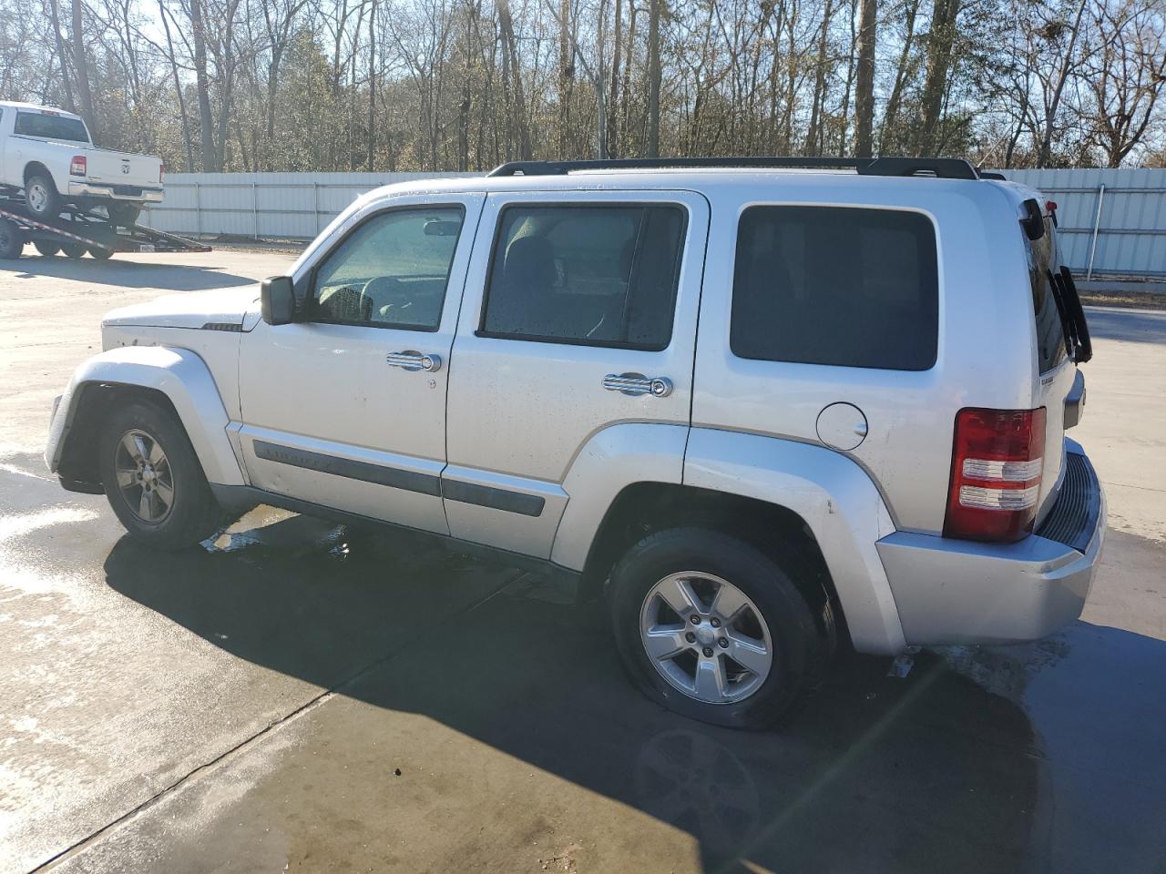 2012 Jeep Liberty (North America) - Image 2