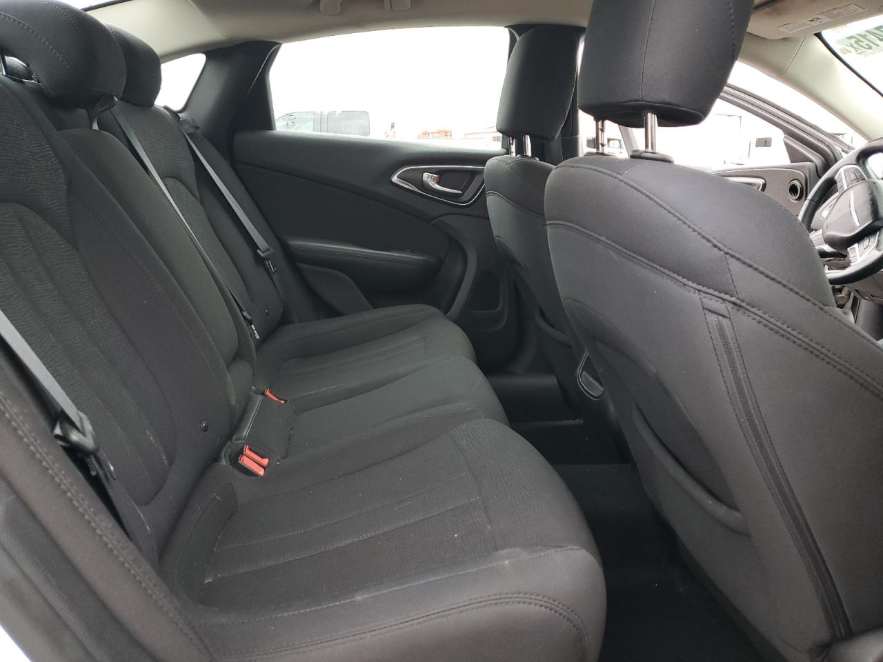 2015 Chrysler 200 - Image 11