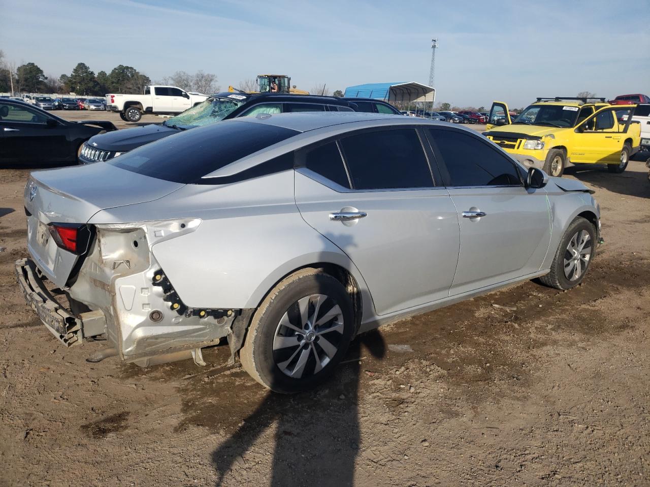 2020 Nissan Altima - Image 3