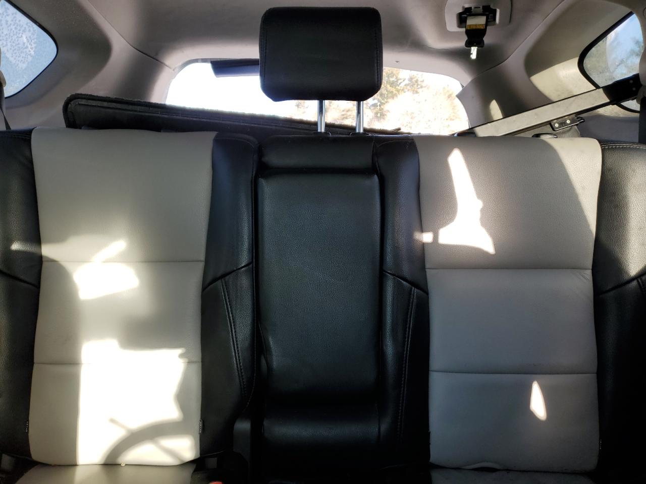 2015 Toyota RAV 4 - Image 10