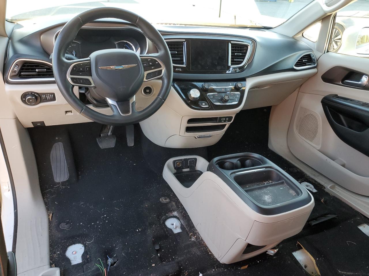 2018 Chrysler Pacifica Hybrid Touring L VIN: 2C4RC1L72JR105627 Lot: 64661795