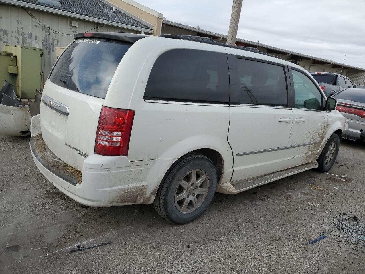 2010 Chrysler Town & Country - Image 3