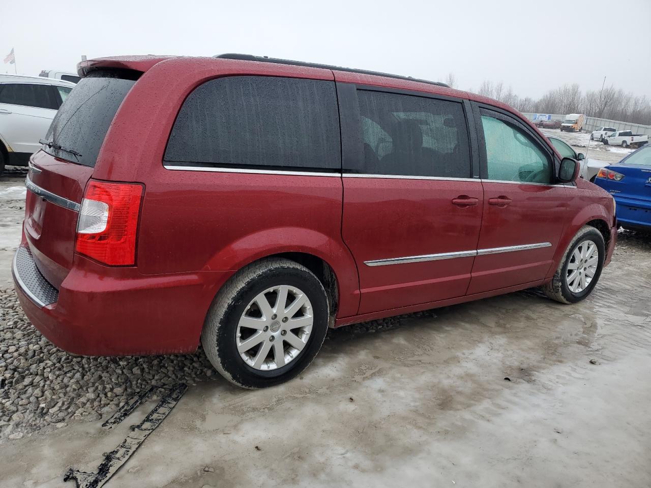 2013 Chrysler Town & Country - Image 3
