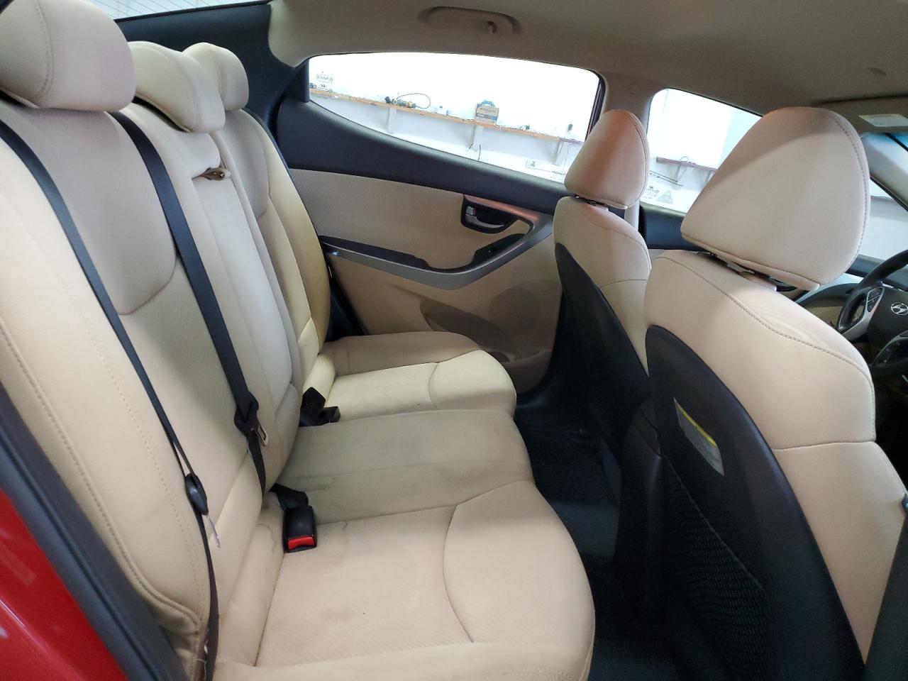 2012 Hyundai Elantra - Image 10