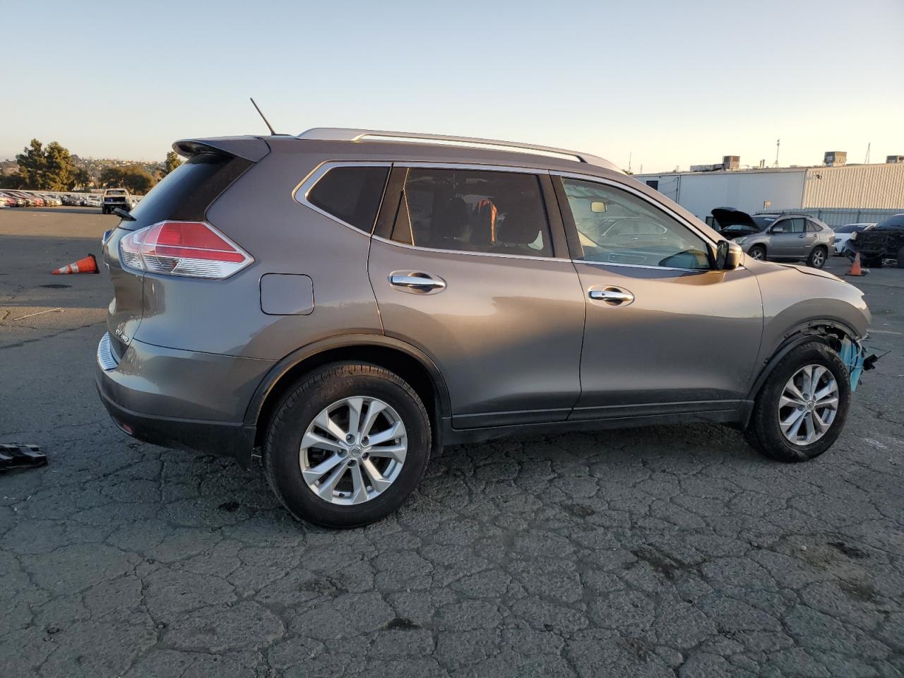 KNMAT2MV8GP679885 NISSAN ROGUE 2016