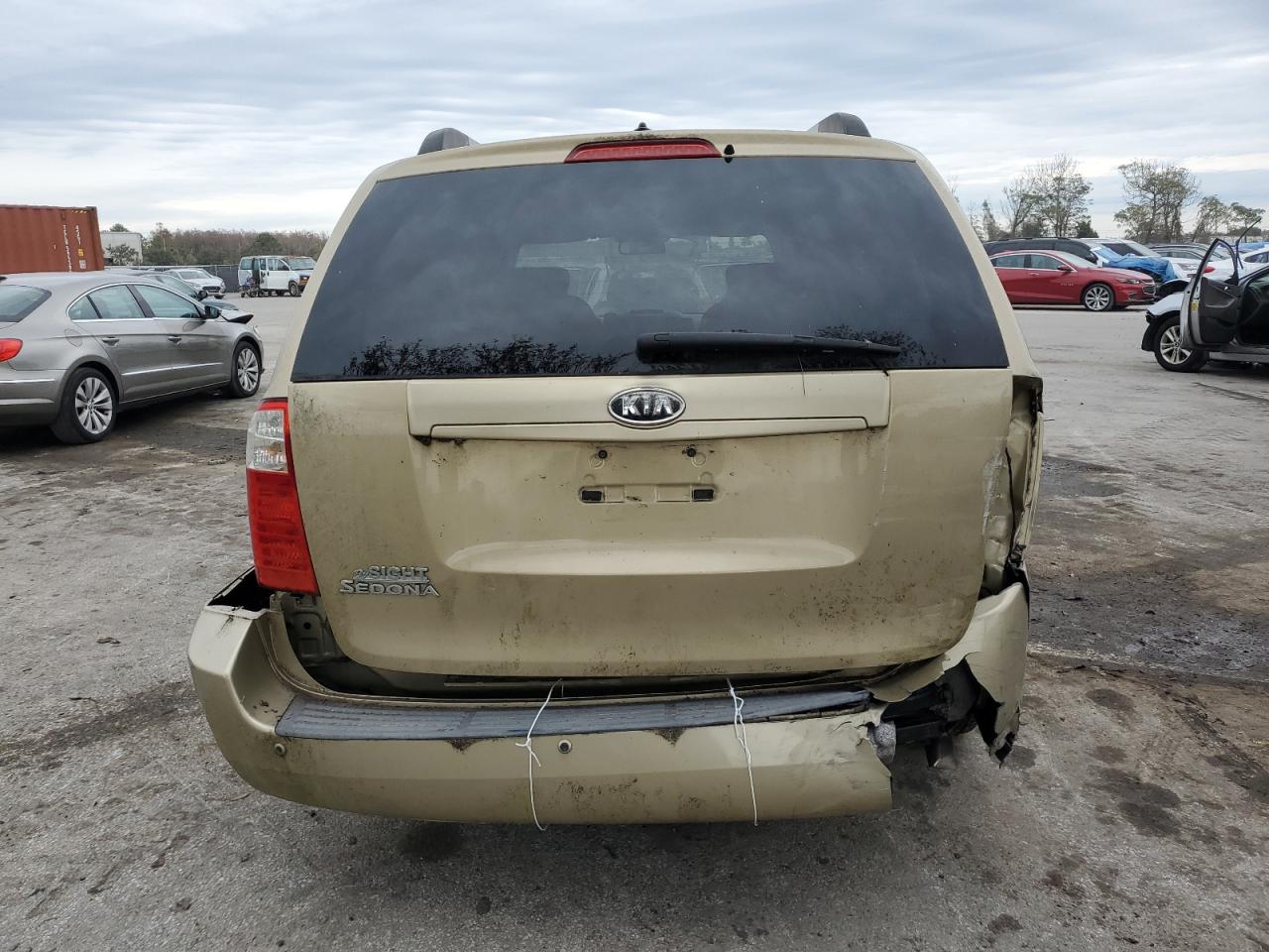 2010 Kia Sedona - Image 6